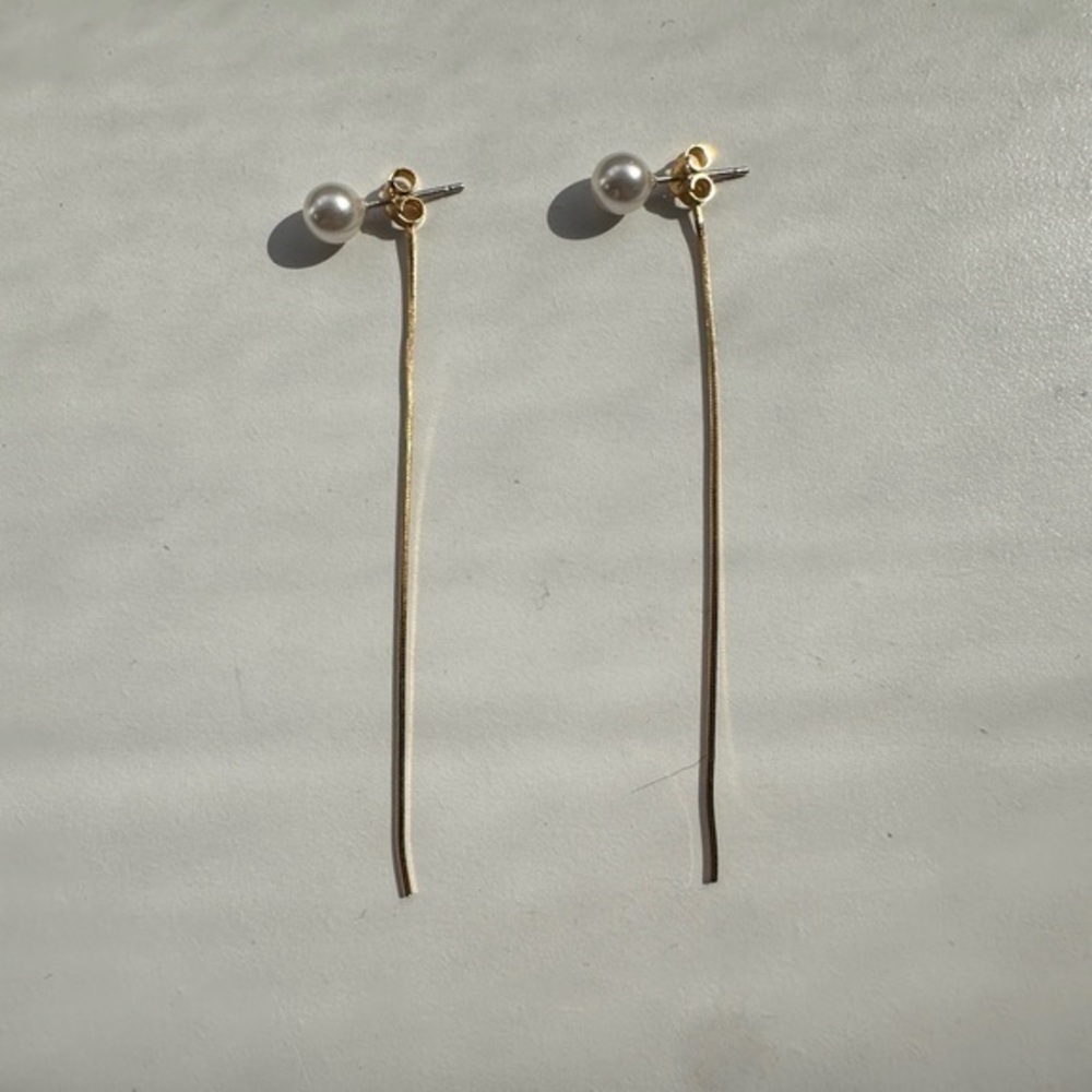 Elegant Gold and Pearl Drop Earrings